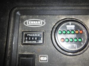 Battery-operated Floor scrubber & Charge 2 of 5