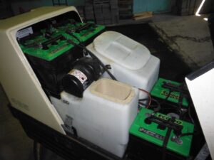 Battery-operated floor scrubber 4 of 5